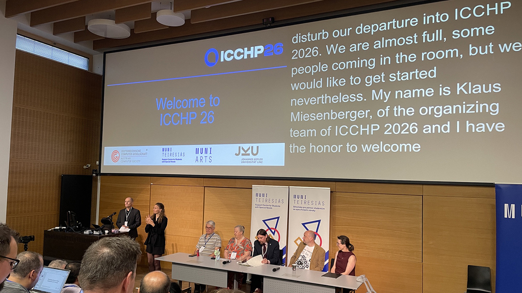 Moderation und Podium bei der Eröffnung der Konferenz ICCHP 2026